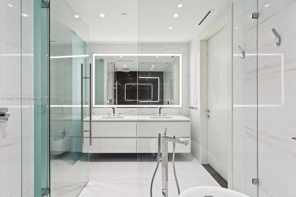 Small Image of 300 BISCAYNE BLVD WAY #4302, Miami Number 30