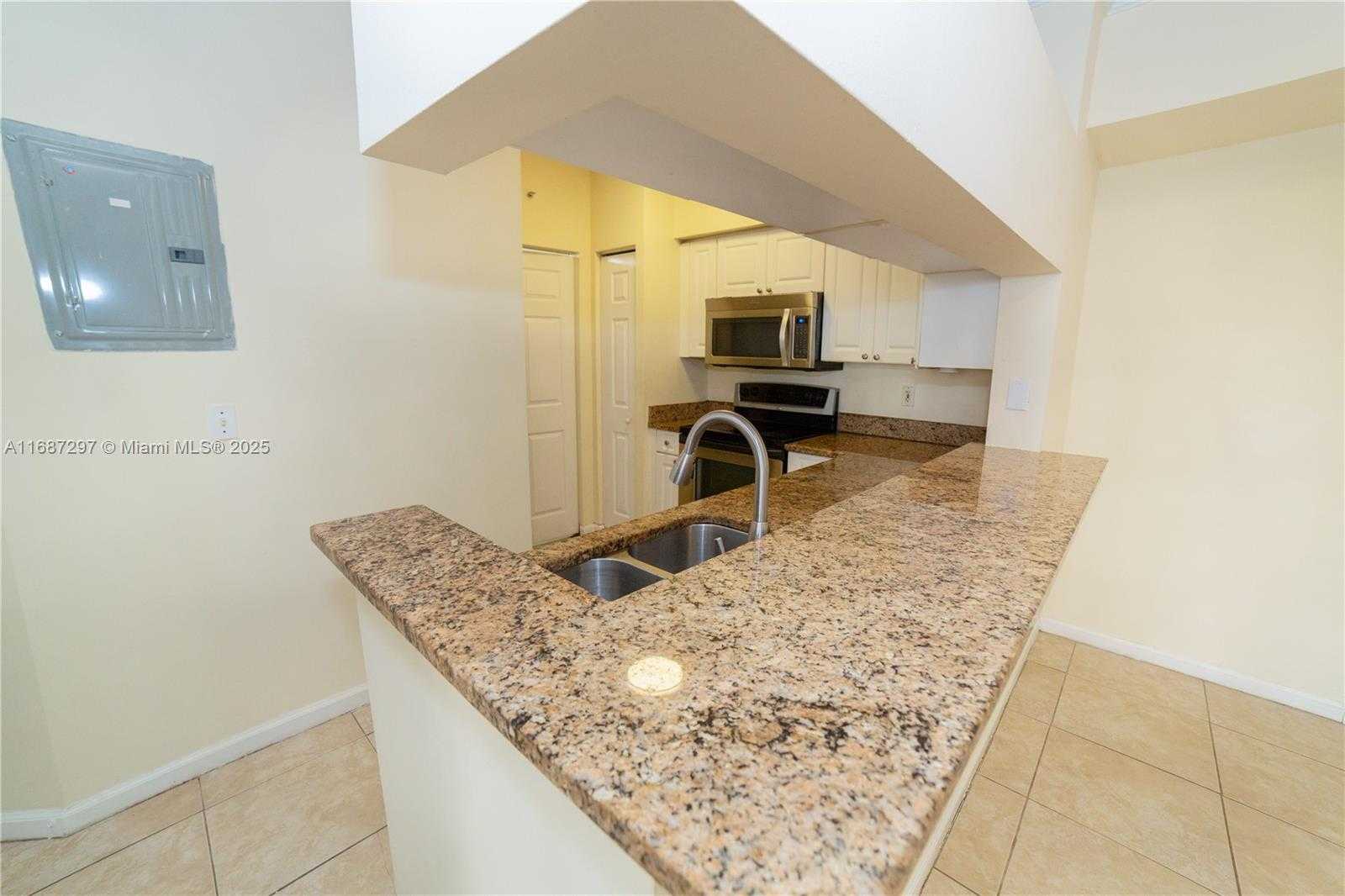 Small Image of 17150 NORTH BAY RD #2110, Sunny Isles Beach Number 7