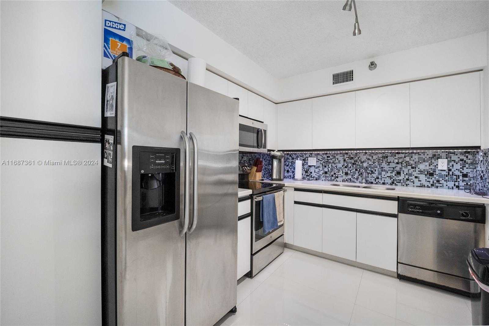 Small Image of 3400 NORTH EAST 192ND ST #303, Aventura Number 4