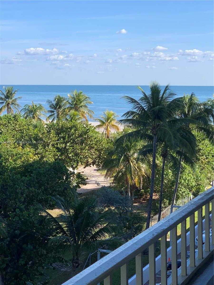 Small Image of 177 OCEAN LANE DR #512, Key Biscayne Number 2