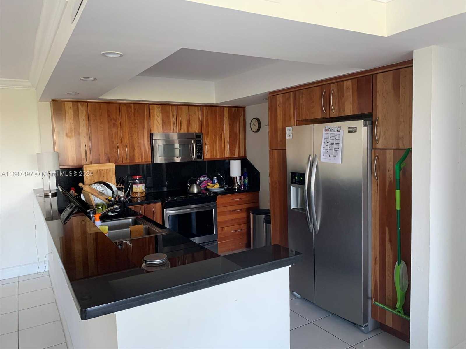 Small Image of 177 OCEAN LANE DR #512, Key Biscayne Number 4