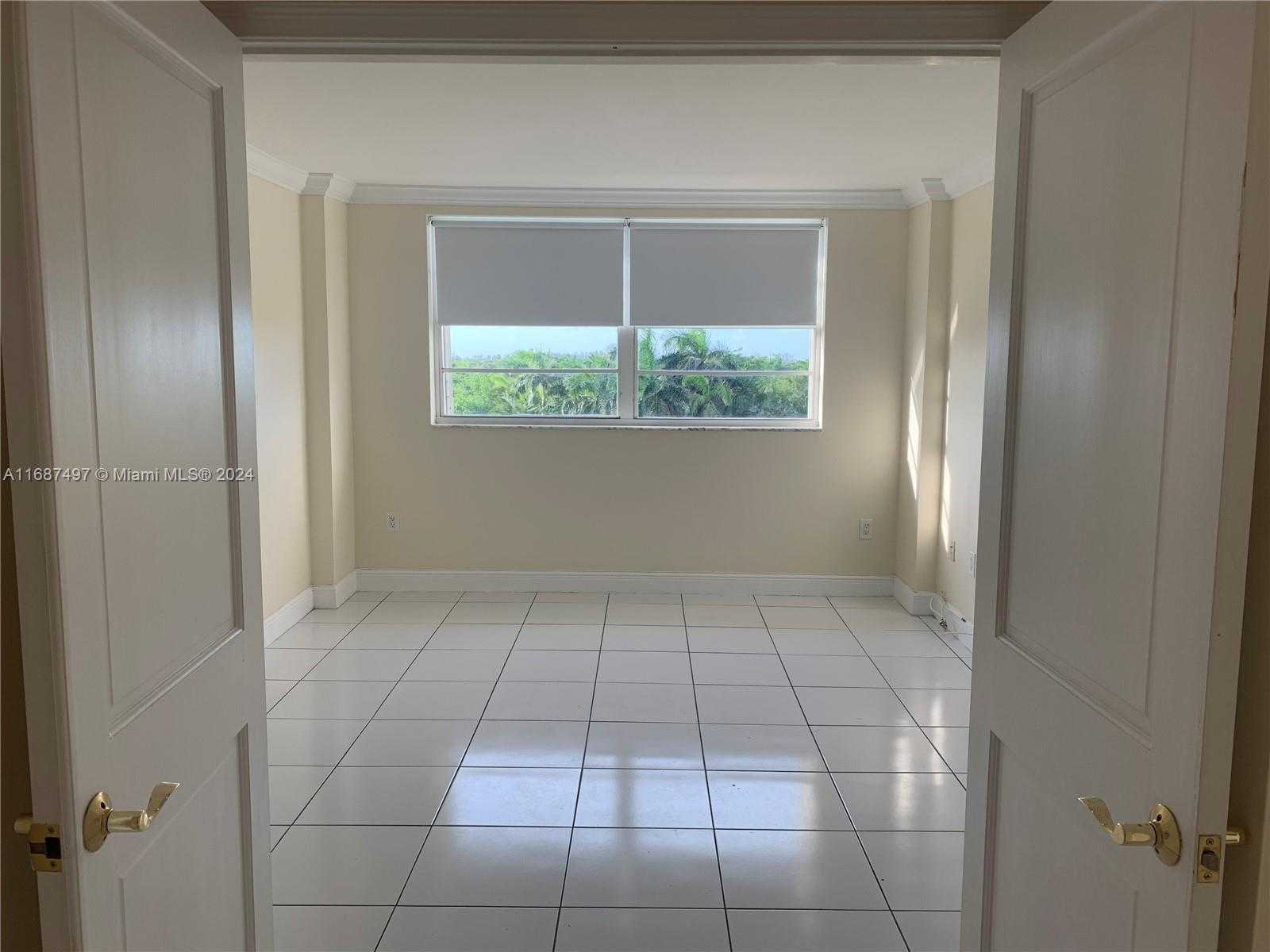 Small Image of 177 OCEAN LANE DR #512, Key Biscayne Number 6