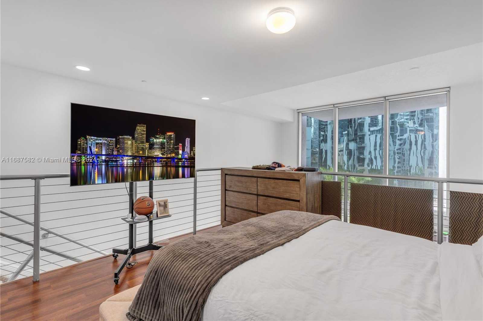 Small Image of 1060 BRICKELL AVE #409, Miami Number 9