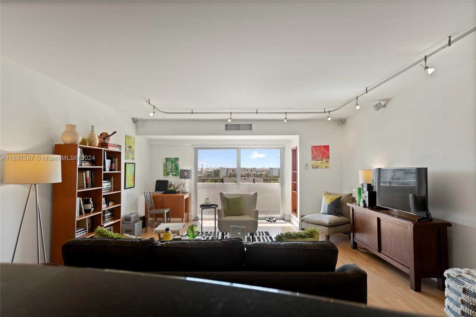 Small Image of 1625 SOUTH EAST 10TH AVE #905, Fort Lauderdale Number 3
