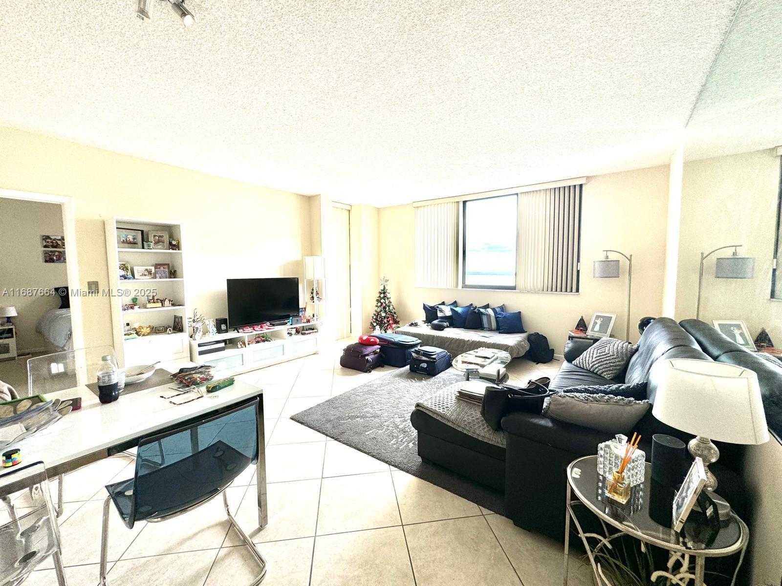 Small Image of 540 BRICKELL KEY DR #1801, Miami Number 5