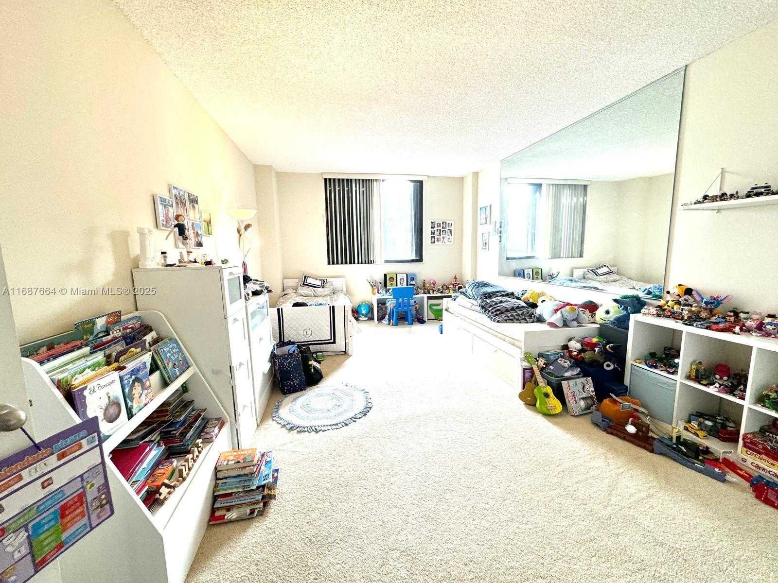 Small Image of 540 BRICKELL KEY DR #1801, Miami Number 8