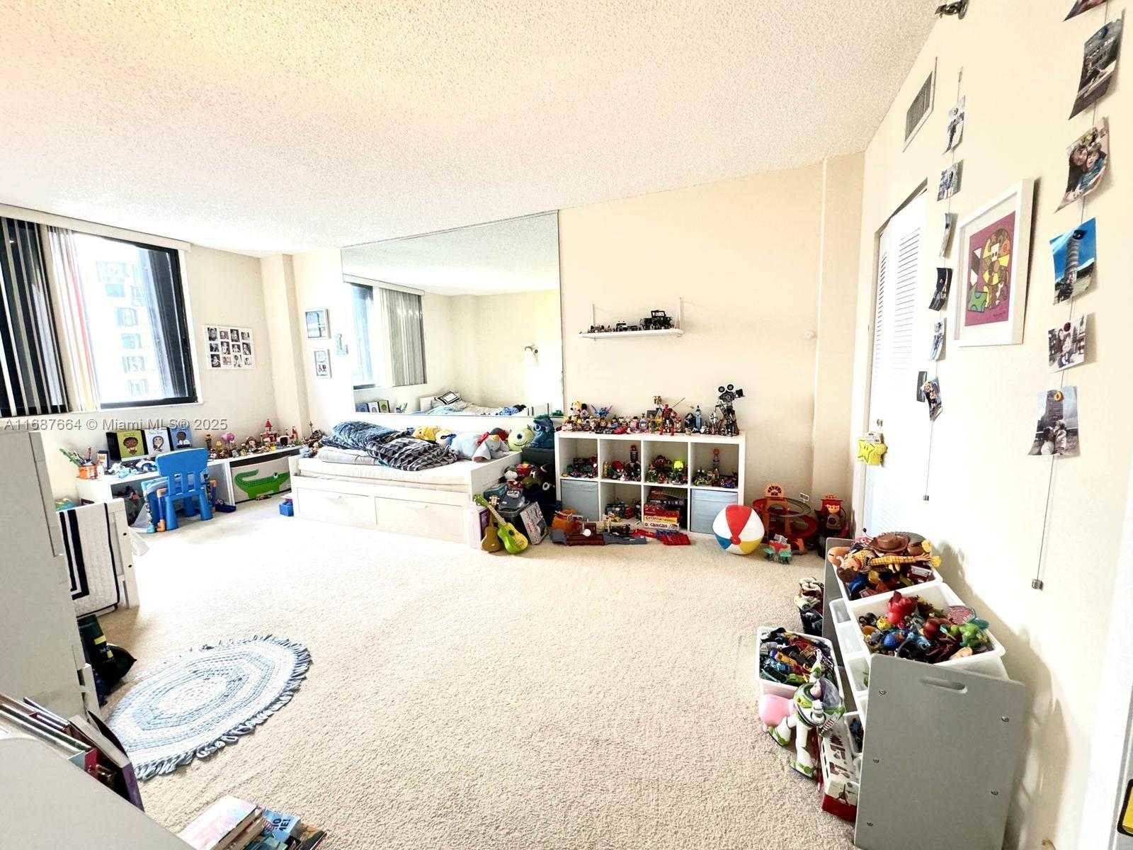 Small Image of 540 BRICKELL KEY DR #1801, Miami Number 9