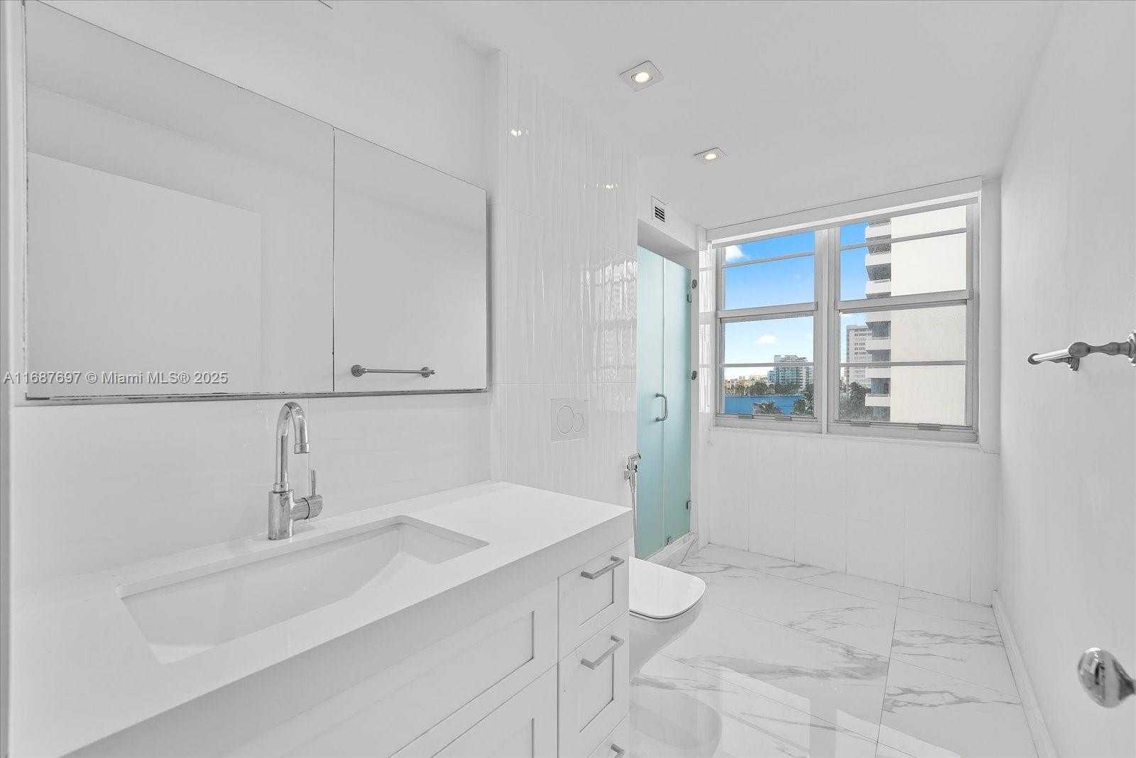 Small Image of 5660 EAST COLLINS AVE #5E, Miami Beach Number 11