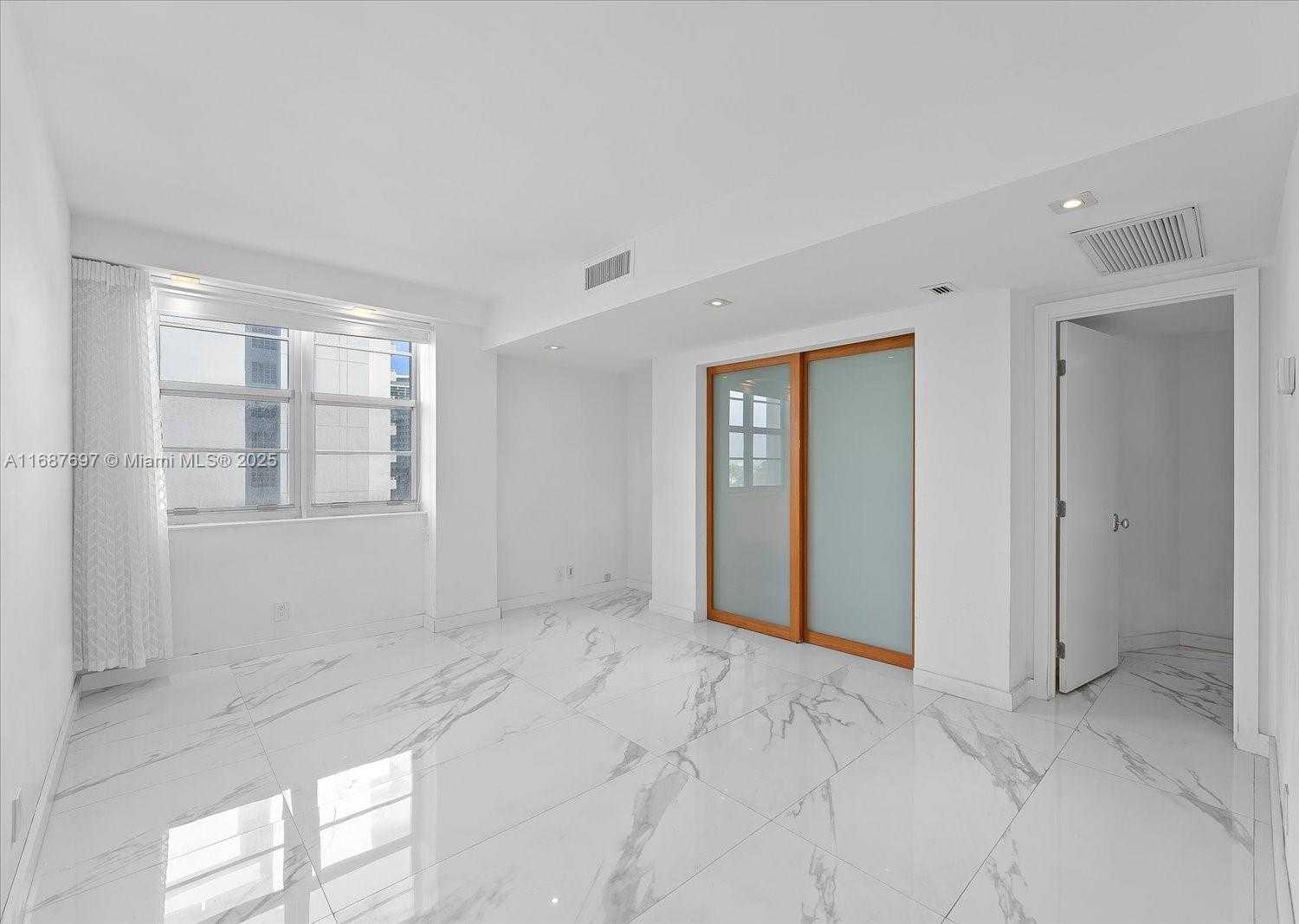 Small Image of 5660 EAST COLLINS AVE #5E, Miami Beach Number 14