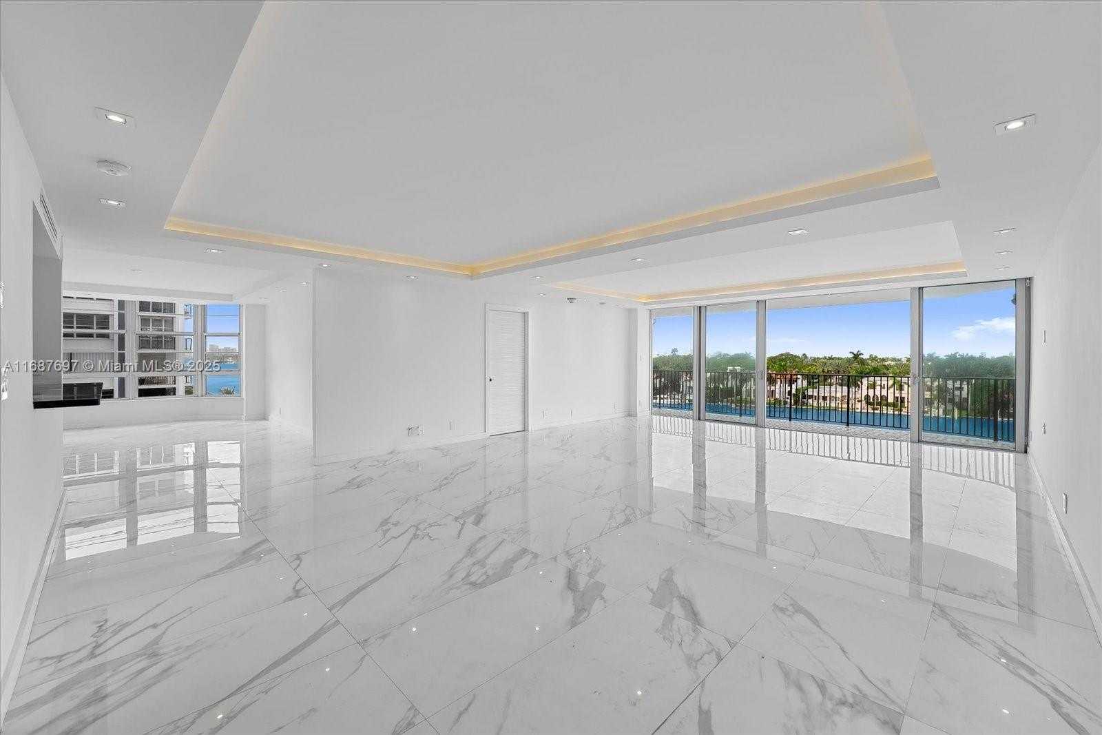 Small Image of 5660 EAST COLLINS AVE #5E, Miami Beach Number 3