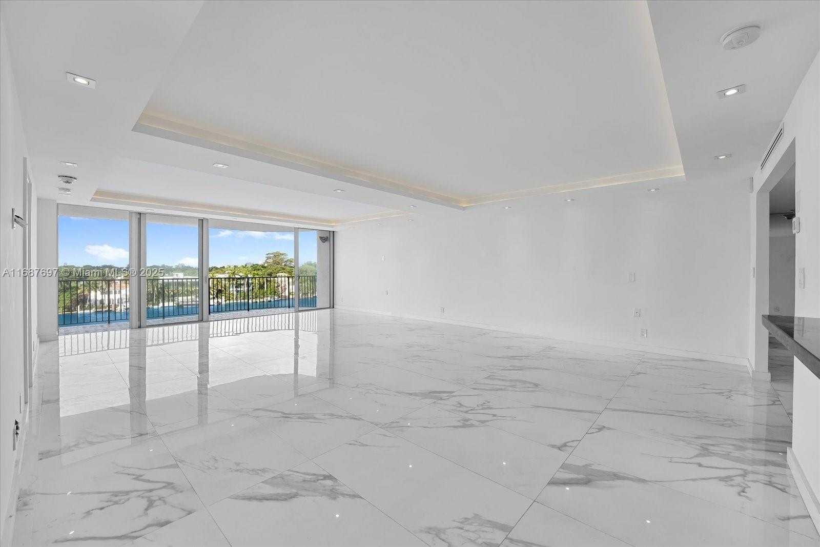 Small Image of 5660 EAST COLLINS AVE #5E, Miami Beach Number 4