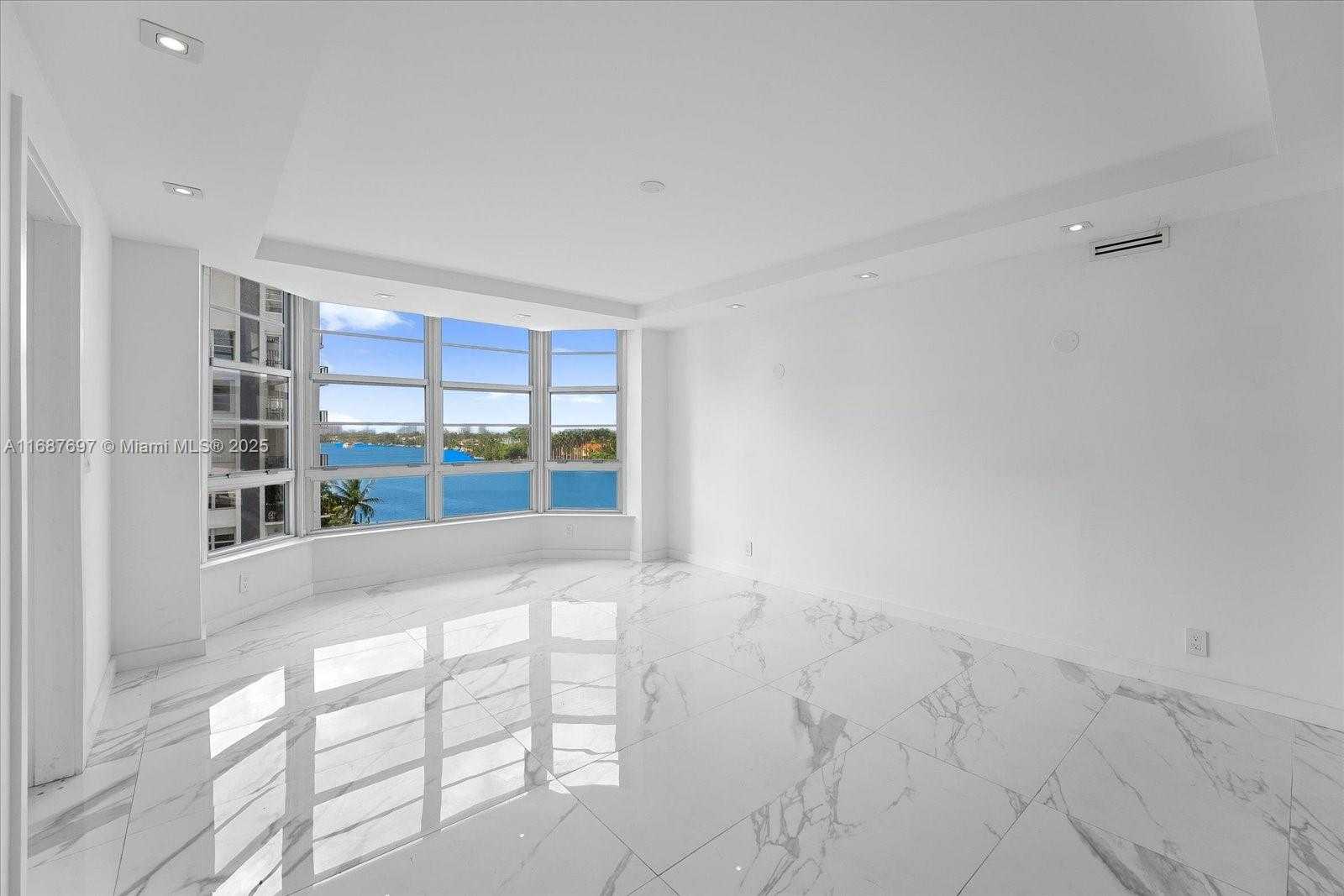 Small Image of 5660 EAST COLLINS AVE #5E, Miami Beach Number 6