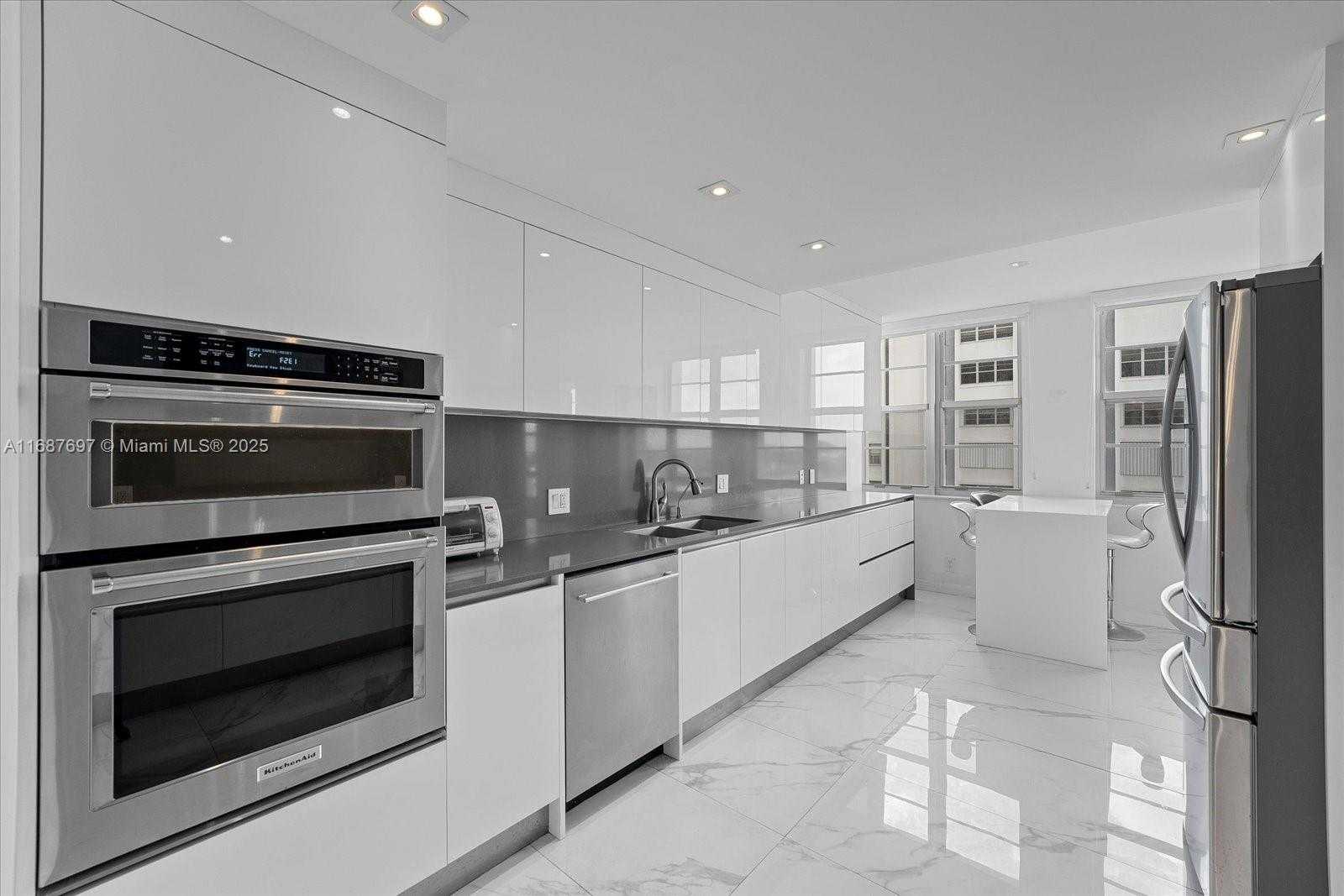 Small Image of 5660 EAST COLLINS AVE #5E, Miami Beach Number 8