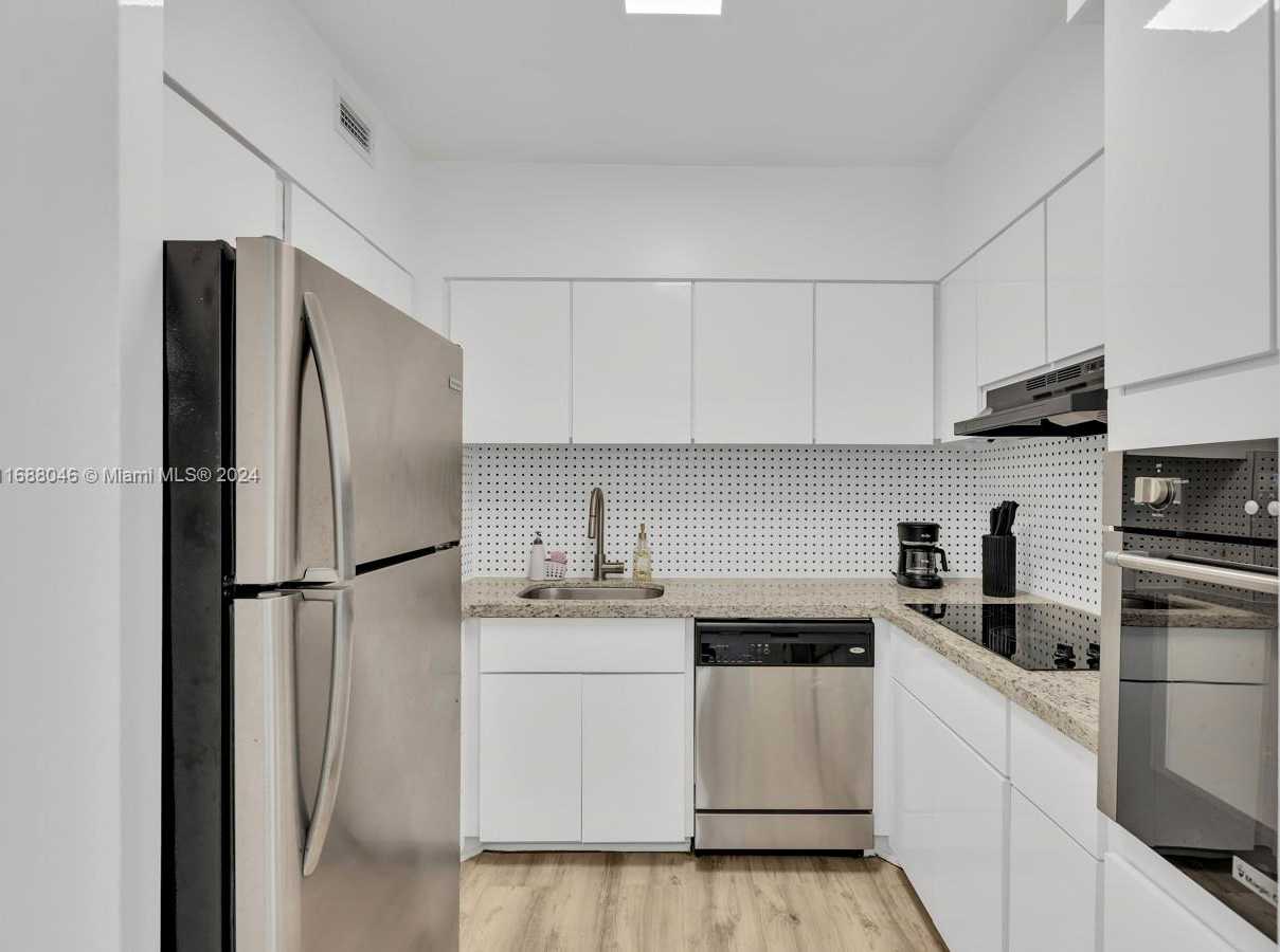 Small Image of 7441 WAYNE AVE #2K, Miami Beach Number 10
