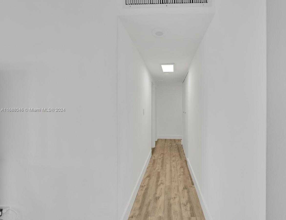Small Image of 7441 WAYNE AVE #2K, Miami Beach Number 15