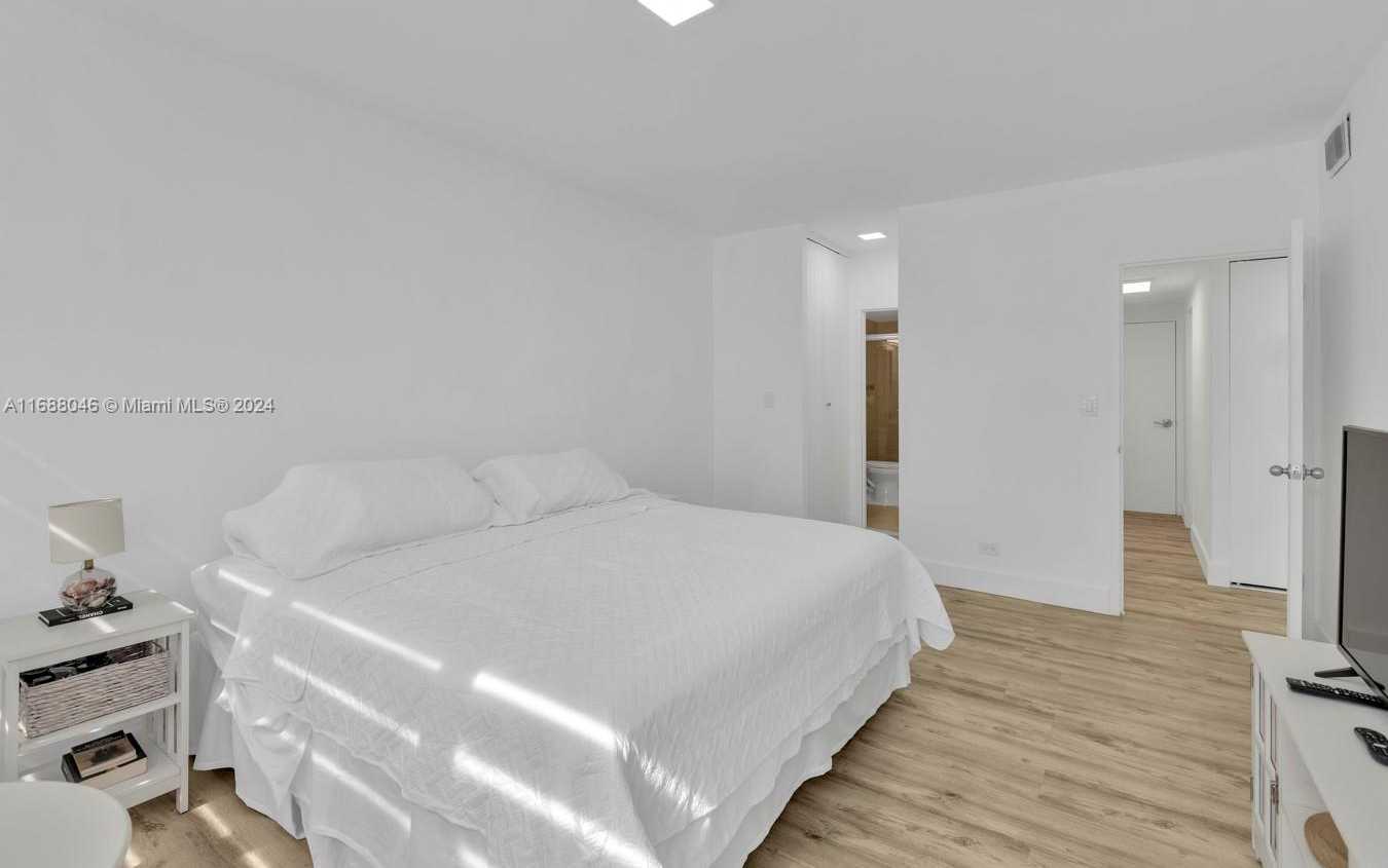 Small Image of 7441 WAYNE AVE #2K, Miami Beach Number 19
