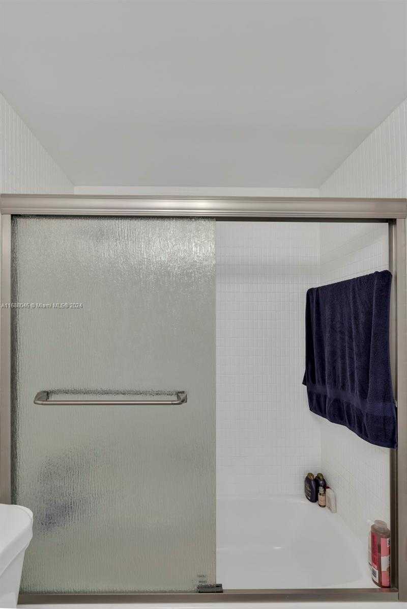 Small Image of 7441 WAYNE AVE #2K, Miami Beach Number 24