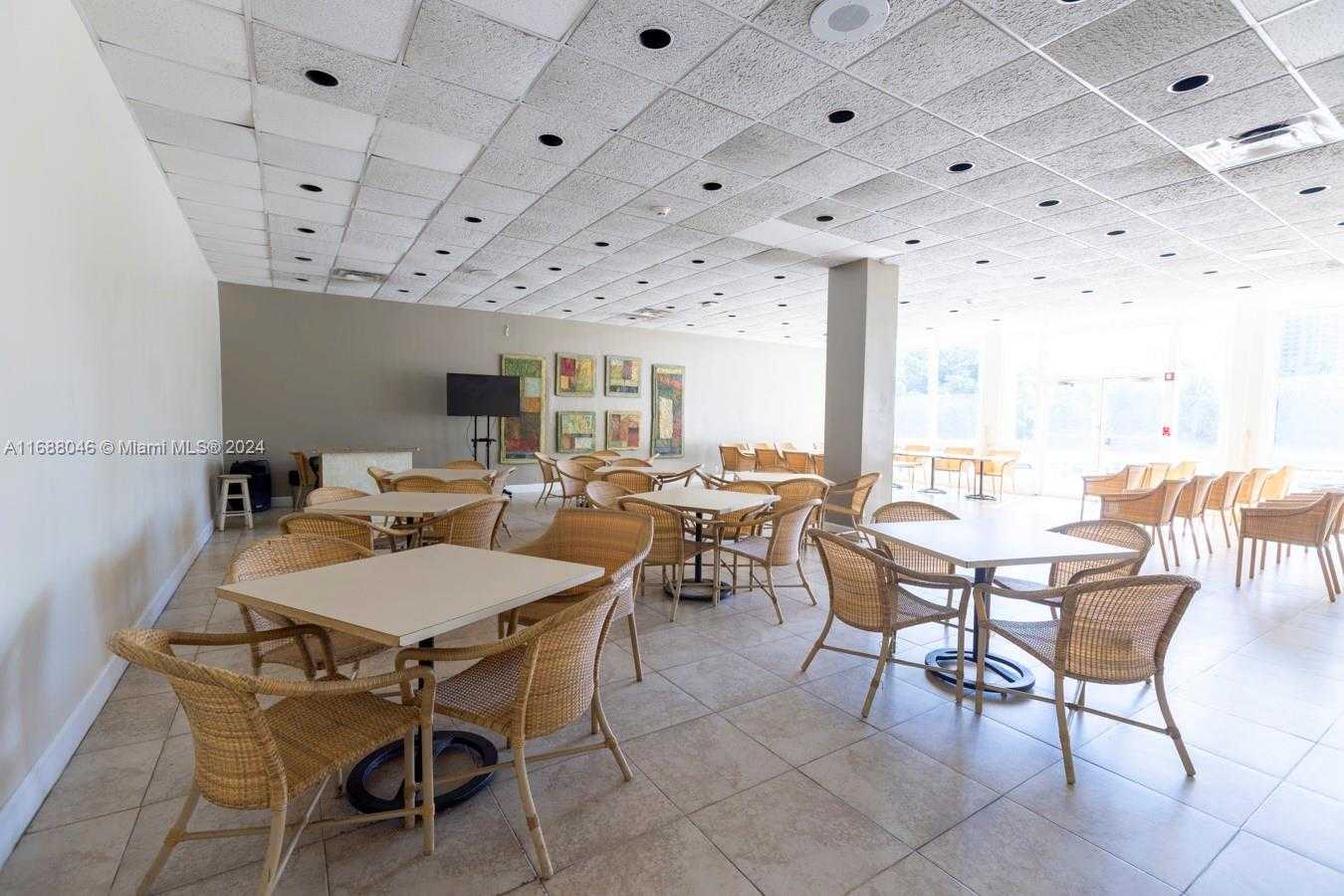 Small Image of 7441 WAYNE AVE #2K, Miami Beach Number 36