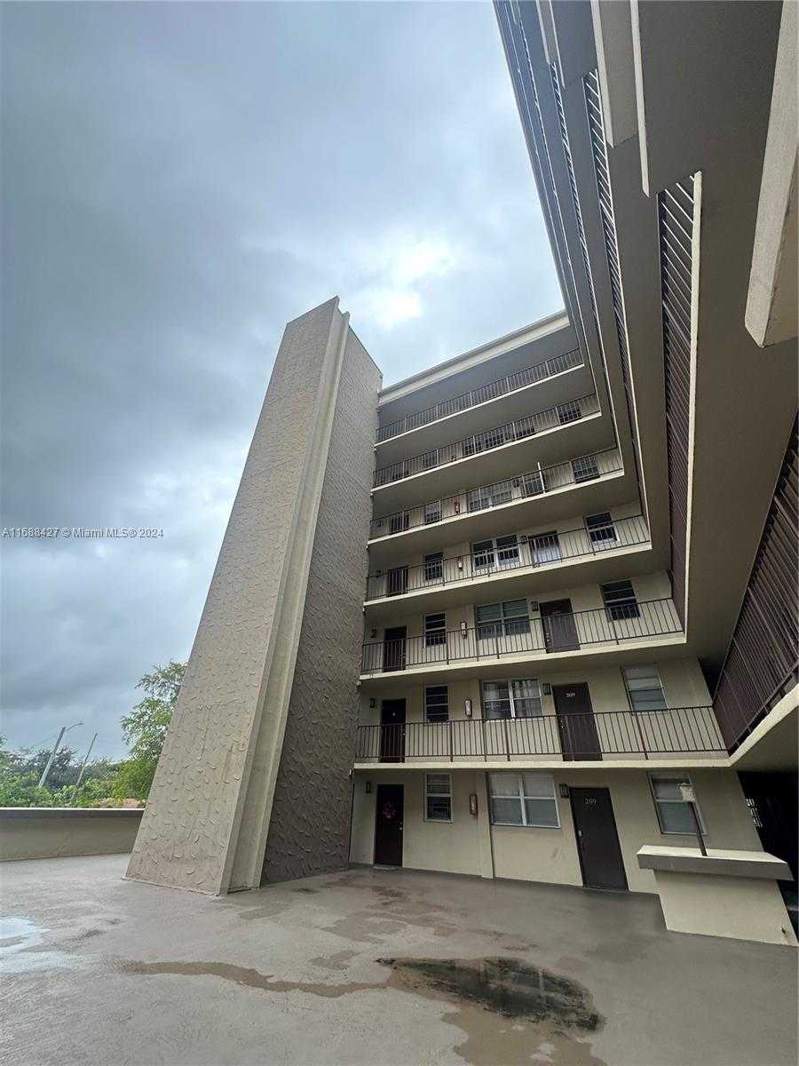 Small Image of 1811 JEFFERSON ST #210, Hollywood Number 3