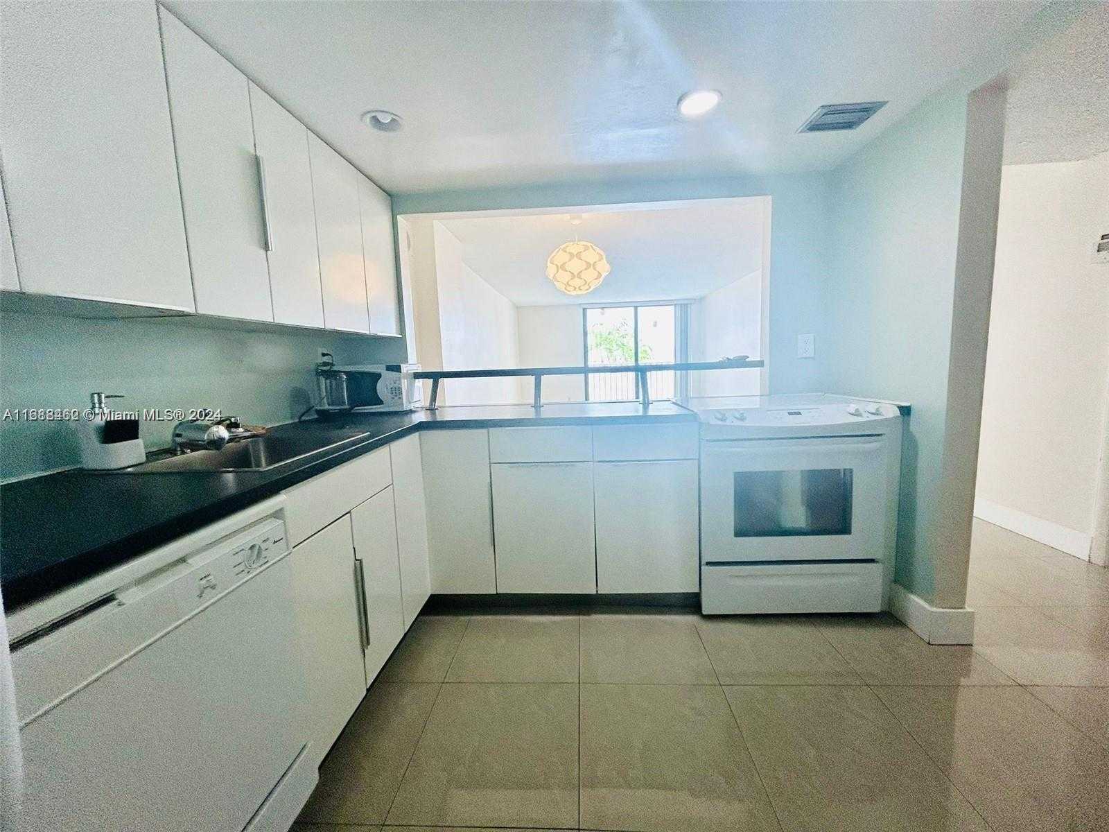 Small Image of 2625 #409, Miami Beach Number 10