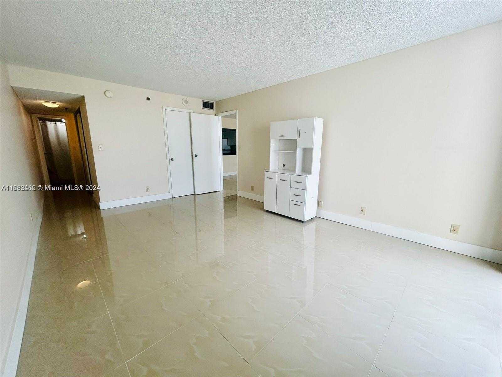 Small Image of 2625 #409, Miami Beach Number 11