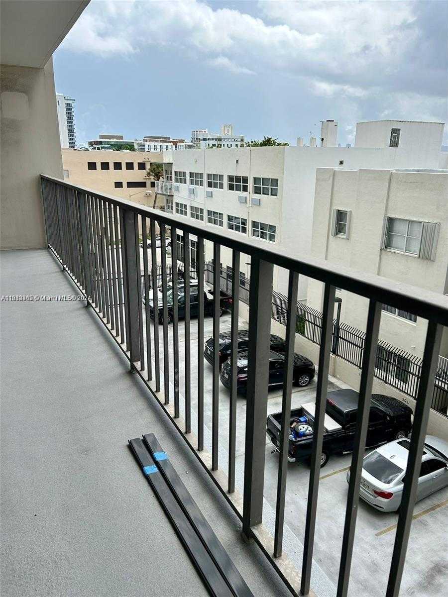 Small Image of 2625 #409, Miami Beach Number 4