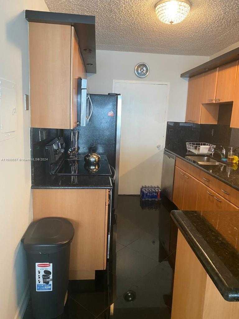 Small Image of 5401 COLLINS AVE #412, Miami Beach Number 11