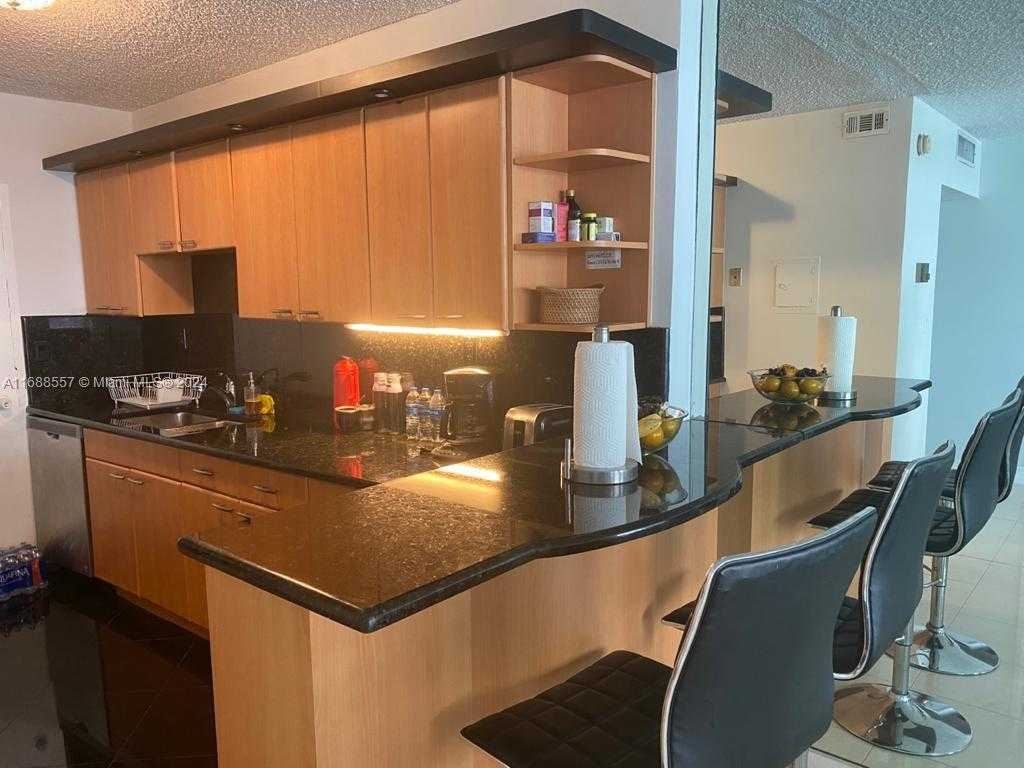 Small Image of 5401 COLLINS AVE #412, Miami Beach Number 12