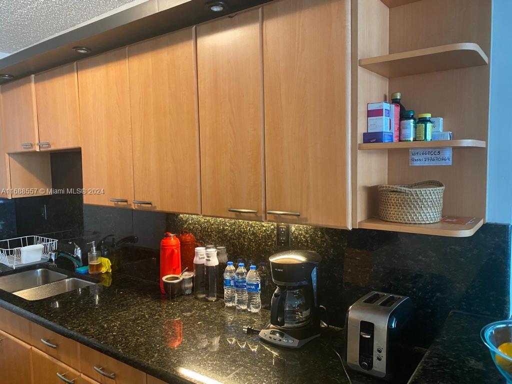 Small Image of 5401 COLLINS AVE #412, Miami Beach Number 13