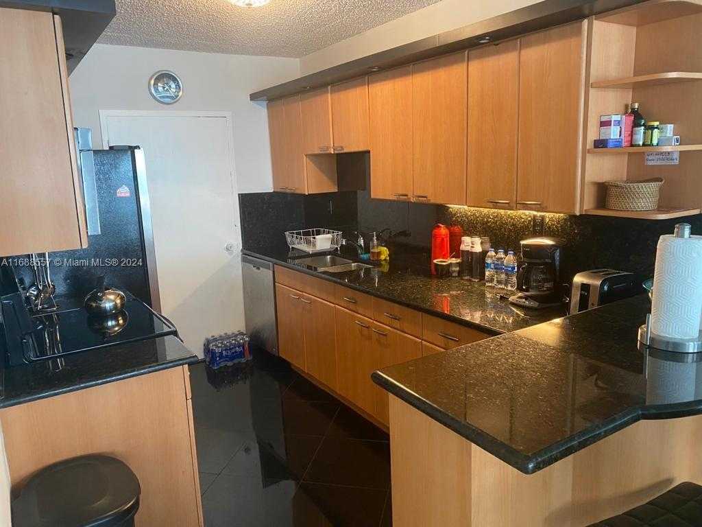 Small Image of 5401 COLLINS AVE #412, Miami Beach Number 14