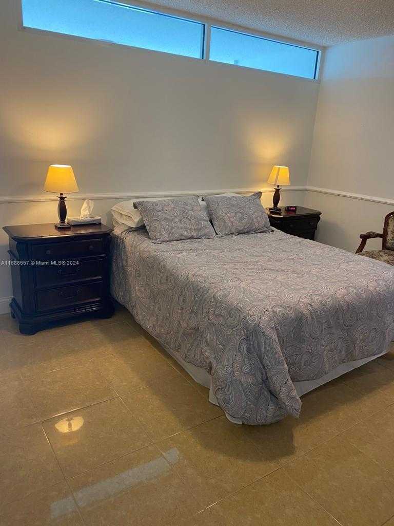 Small Image of 5401 COLLINS AVE #412, Miami Beach Number 16