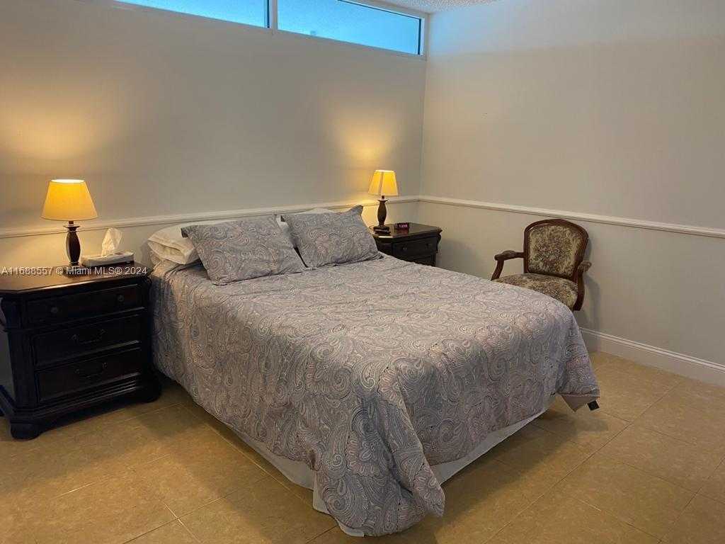 Small Image of 5401 COLLINS AVE #412, Miami Beach Number 17