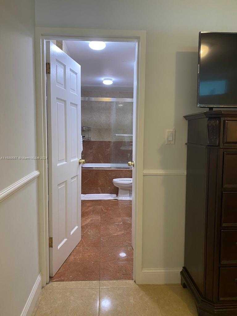 Small Image of 5401 COLLINS AVE #412, Miami Beach Number 18