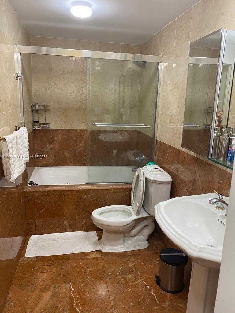 Small Image of 5401 COLLINS AVE #412, Miami Beach Number 19