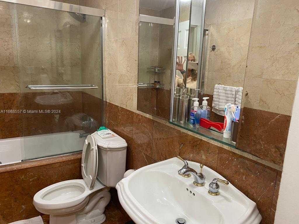 Small Image of 5401 COLLINS AVE #412, Miami Beach Number 20