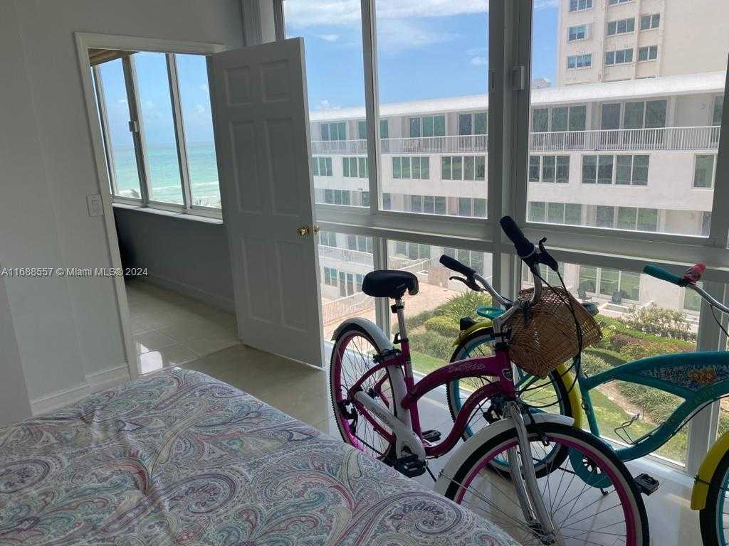 Small Image of 5401 COLLINS AVE #412, Miami Beach Number 24