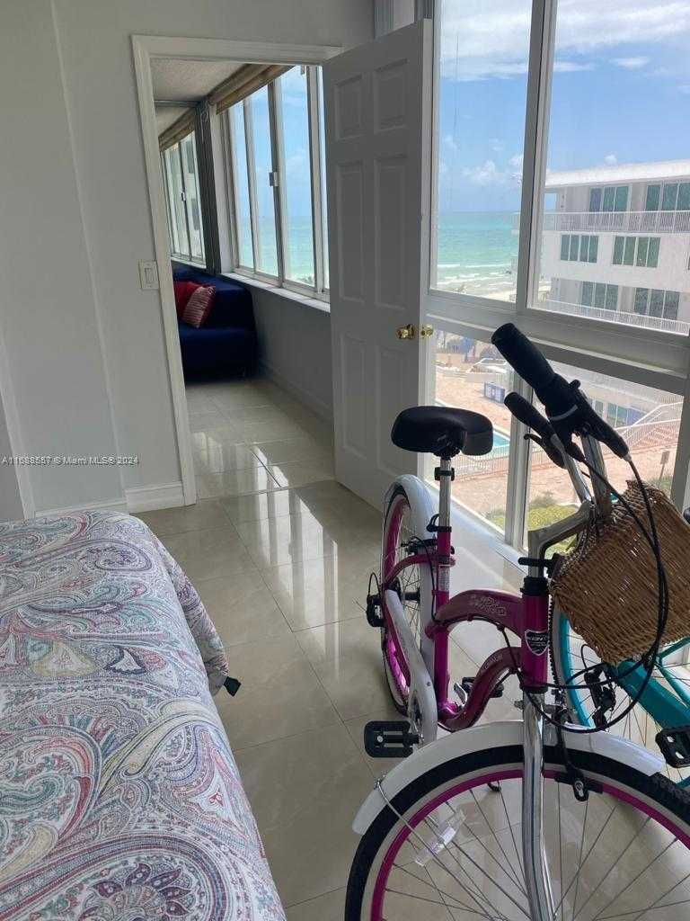Small Image of 5401 COLLINS AVE #412, Miami Beach Number 25