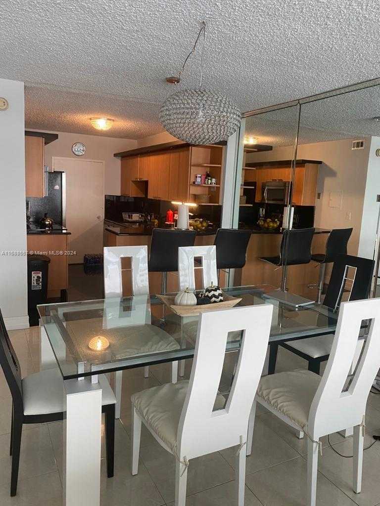 Small Image of 5401 COLLINS AVE #412, Miami Beach Number 3