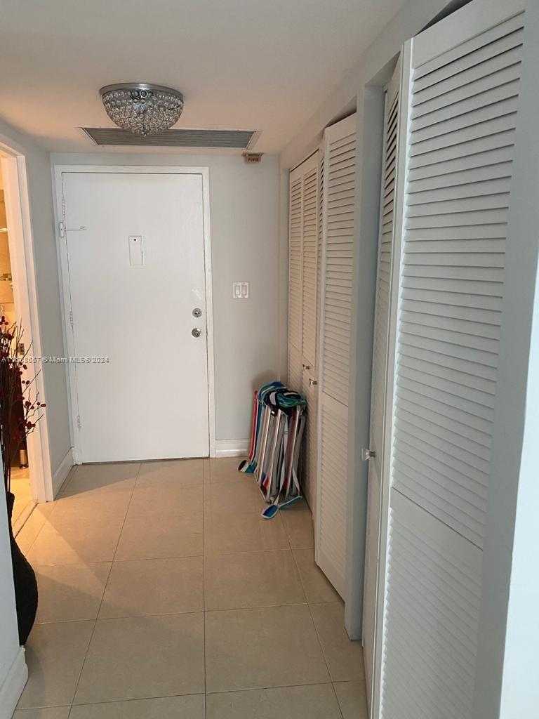 Small Image of 5401 COLLINS AVE #412, Miami Beach Number 7