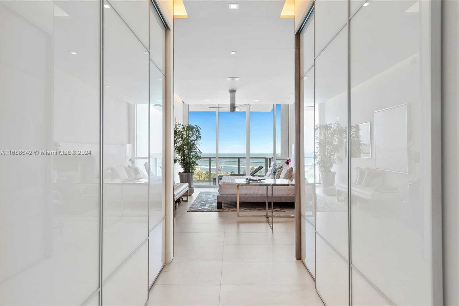 Small Image of 100 SOUTH POINTE DR #706, Miami Beach Number 20