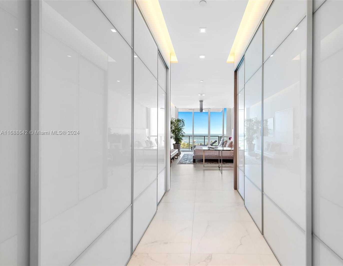 Small Image of 100 SOUTH POINTE DR #706, Miami Beach Number 21