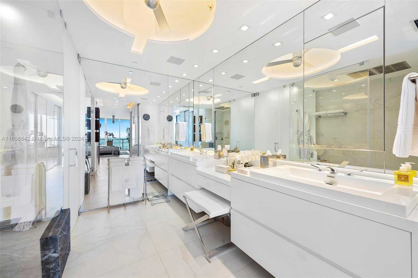 Small Image of 100 SOUTH POINTE DR #706, Miami Beach Number 23