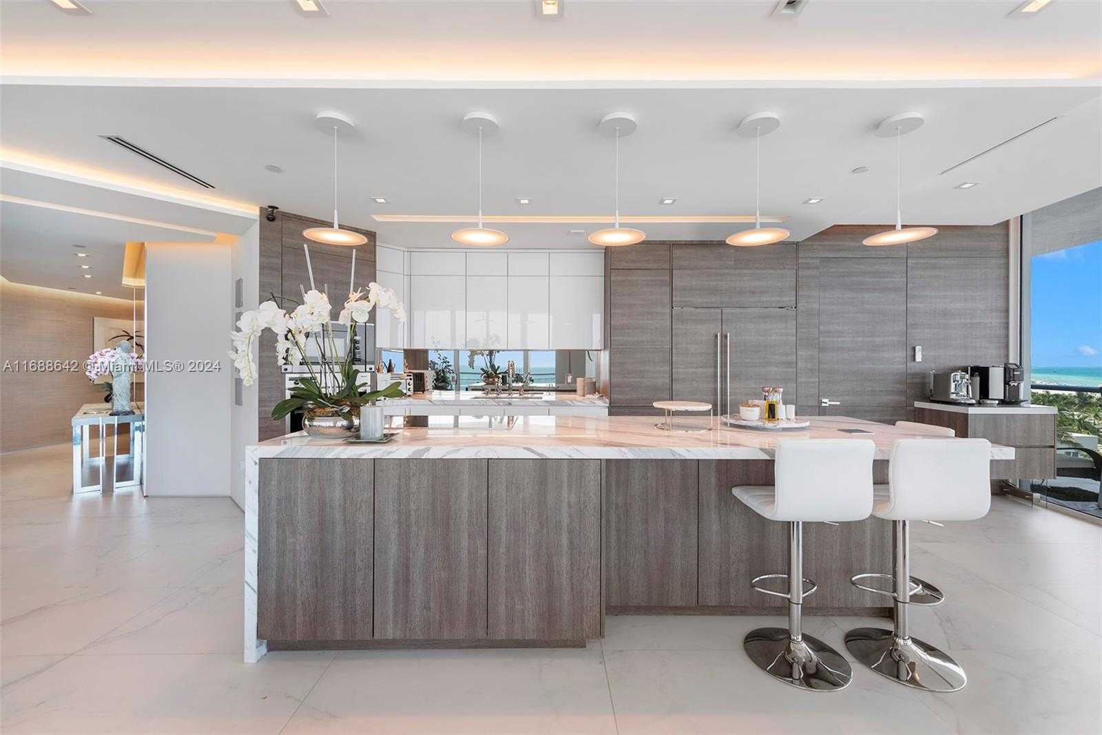 Small Image of 100 SOUTH POINTE DR #706, Miami Beach Number 27