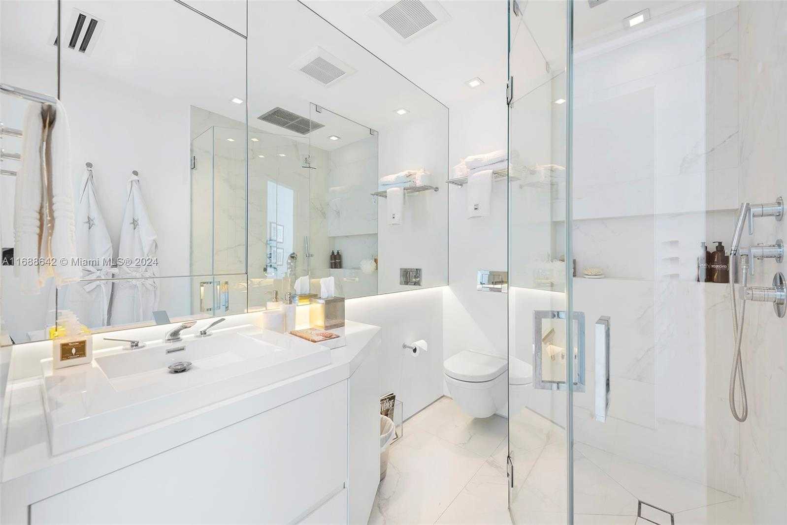 Small Image of 100 SOUTH POINTE DR #706, Miami Beach Number 34