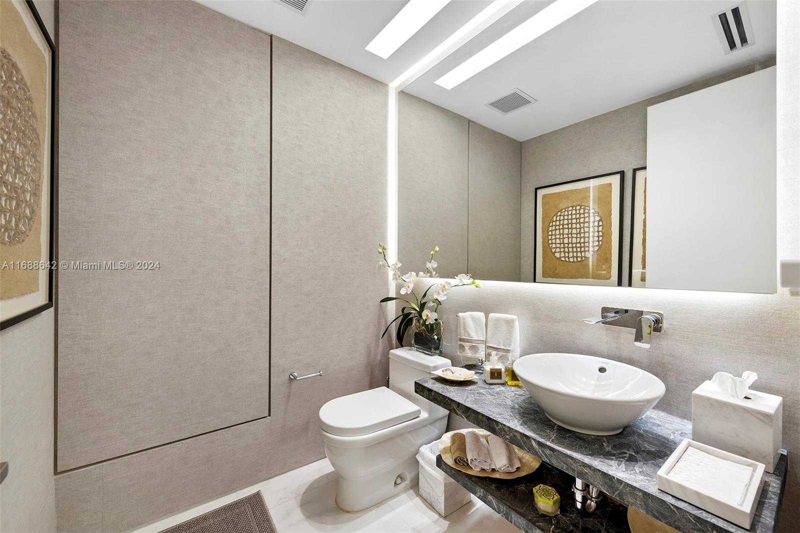 Small Image of 100 SOUTH POINTE DR #706, Miami Beach Number 35