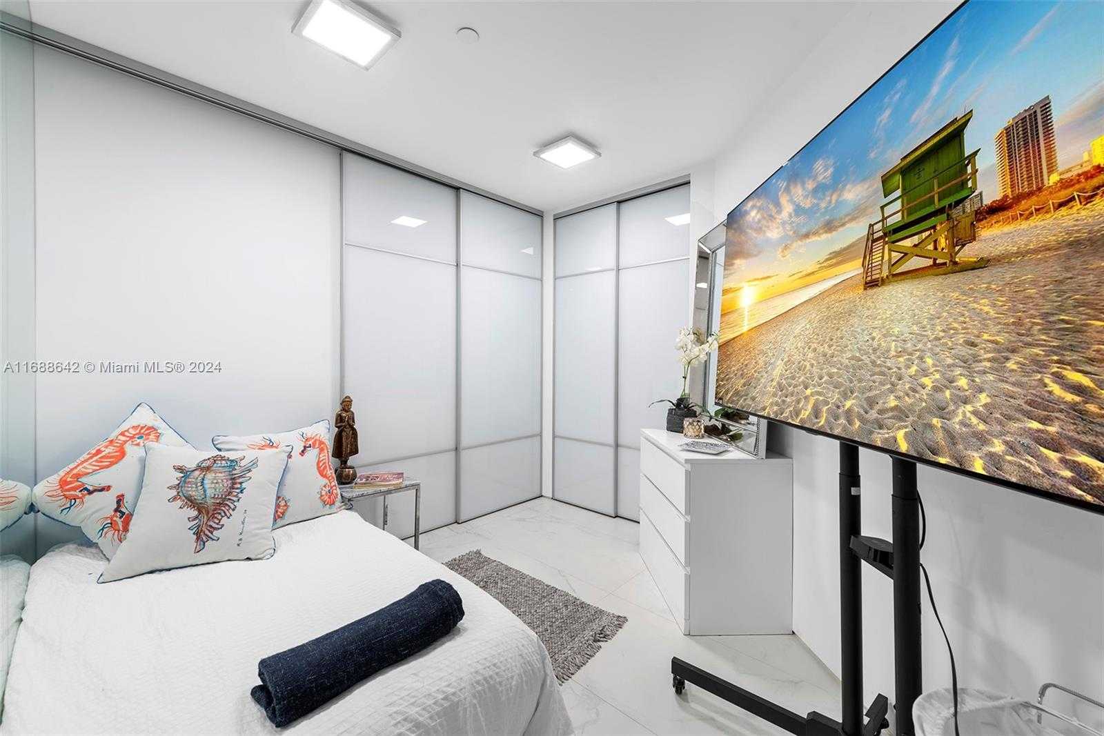 Small Image of 100 SOUTH POINTE DR #706, Miami Beach Number 36