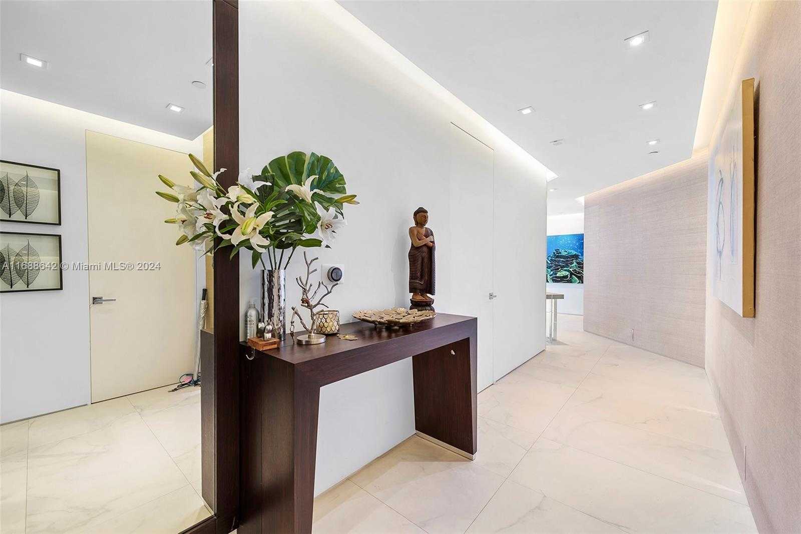 Small Image of 100 SOUTH POINTE DR #706, Miami Beach Number 8