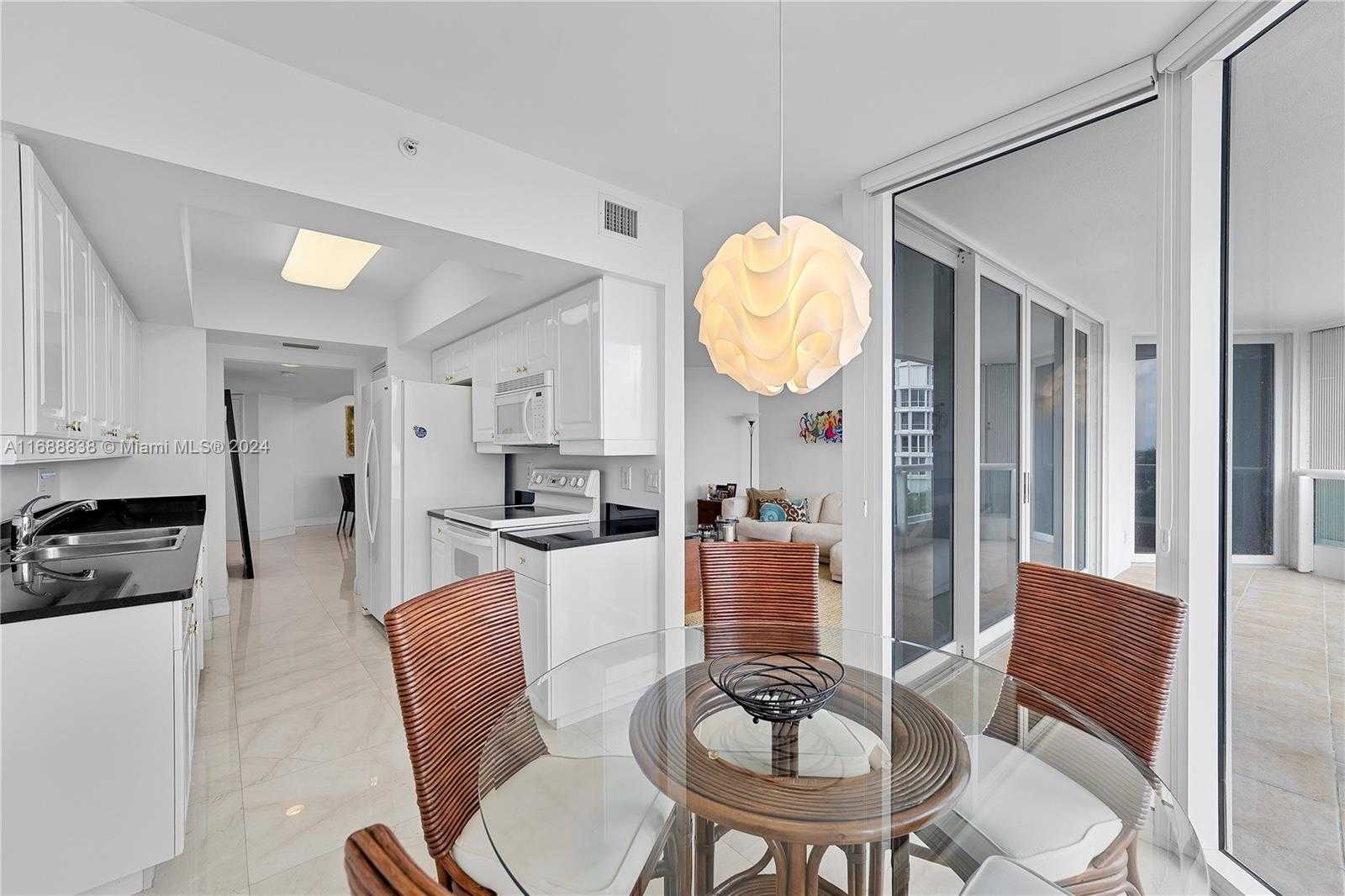 Small Image of 21055 YACHT CLUB DR #802, Aventura Number 10