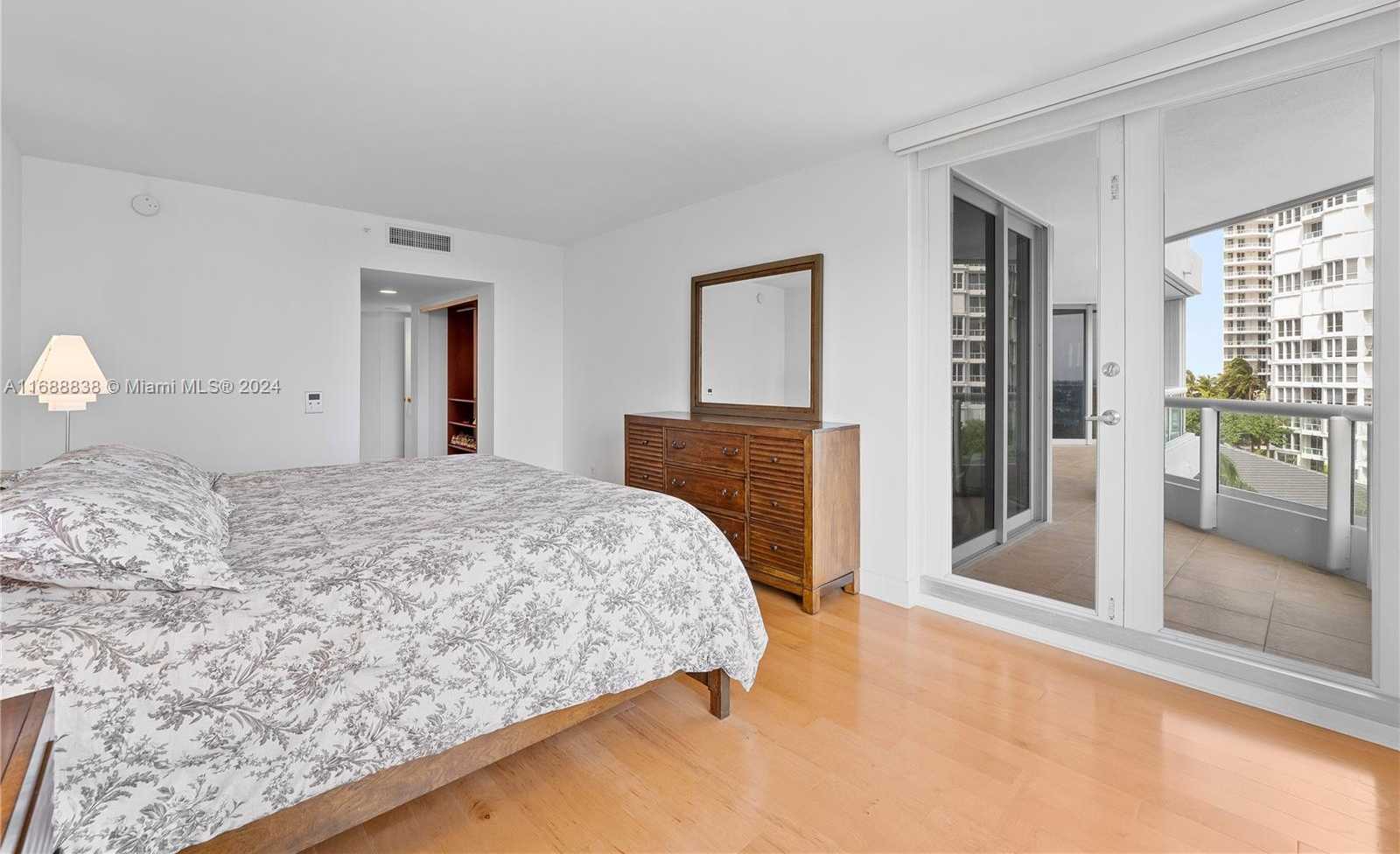 Small Image of 21055 YACHT CLUB DR #802, Aventura Number 11