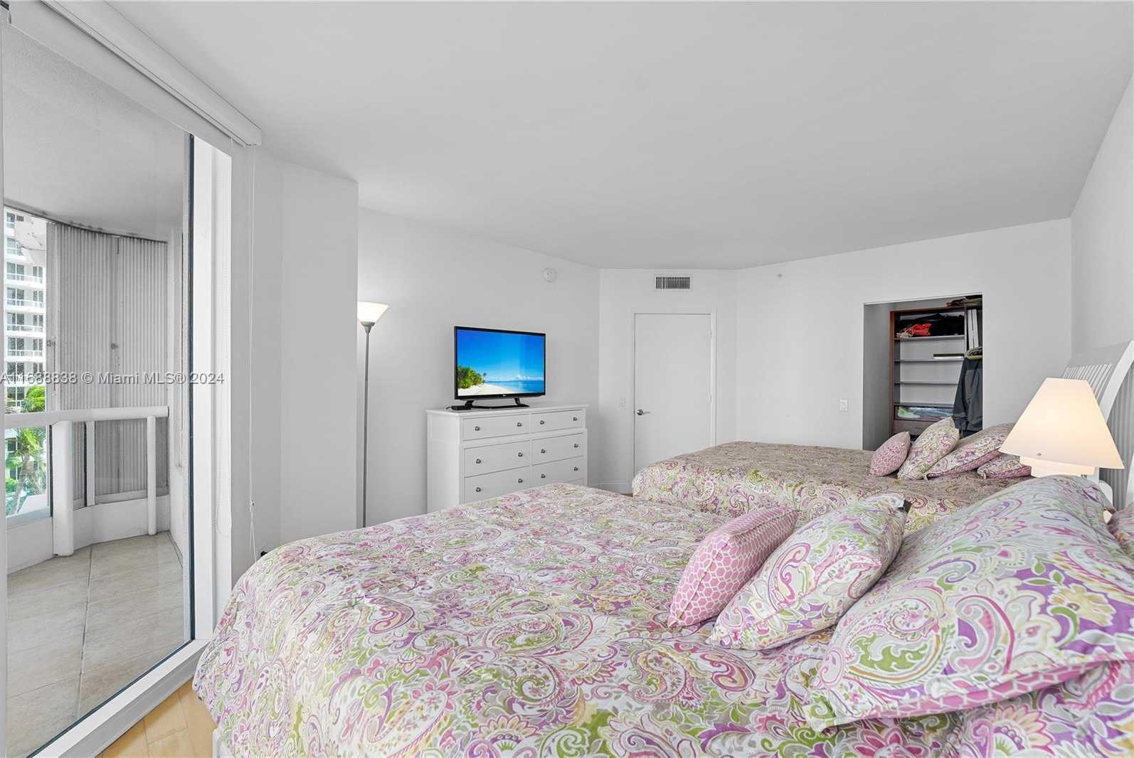 Small Image of 21055 YACHT CLUB DR #802, Aventura Number 14